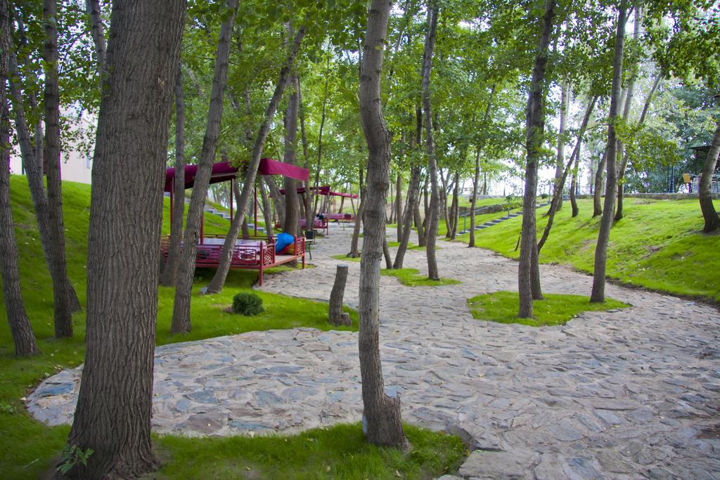 Green Land Hotel Aktobe Exterior photo